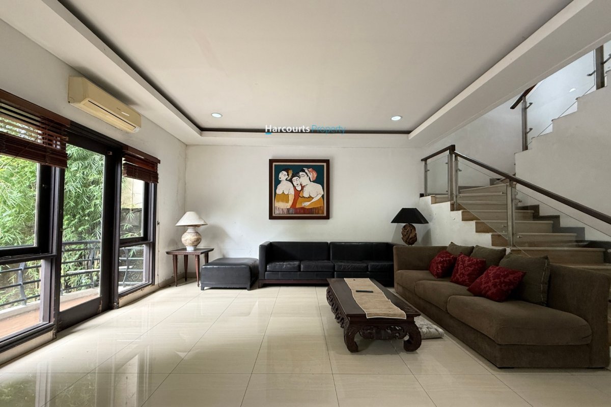 Disewakan Townhouse Klasik 2 Lantai Area Jl. Kemang Utara - Foto 2