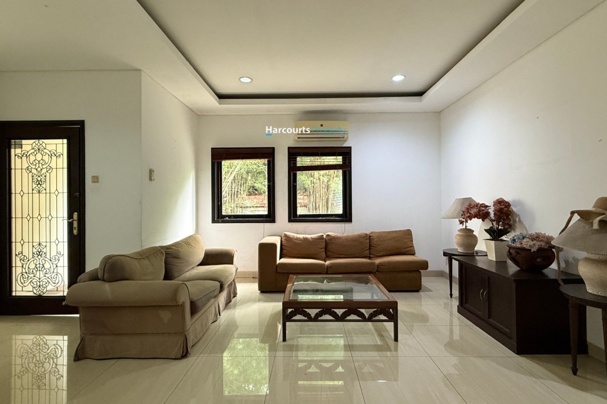 Disewakan Townhouse Klasik 2 Lantai Area Jl. Kemang Utara - Foto 4