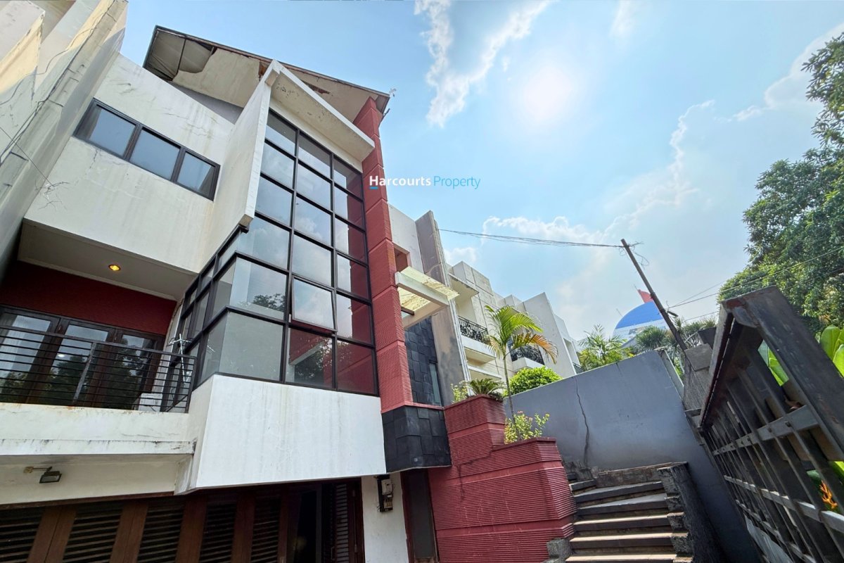 Disewakan Rumah Hunian Modern Nyaman Area Jl. Villa Hijau Pondok Indah
