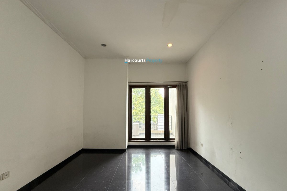 Disewakan Rumah Hunian Modern Nyaman Area Jl. Villa Hijau Pondok Indah - Foto 5