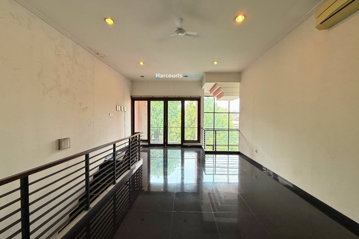 Disewakan Rumah Hunian Modern Nyaman Area Jl. Villa Hijau Pondok Indah - Foto 10
