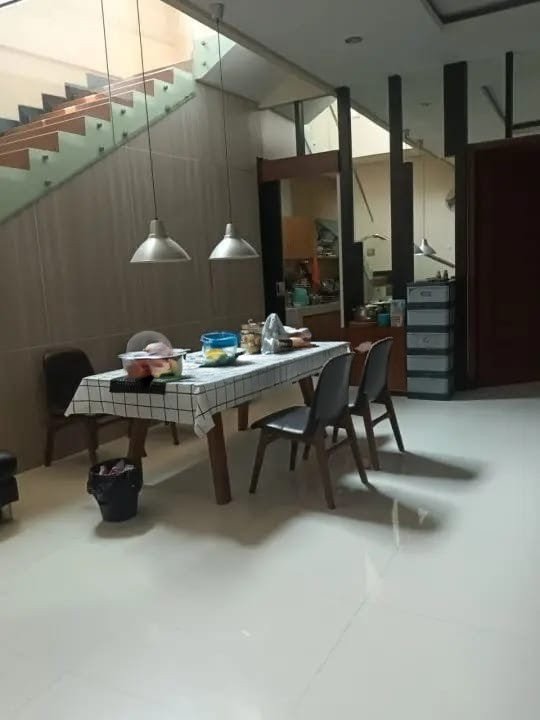 Rumah 2 Lantai Siap Pakai di Jalan Surya, Jagalan, Jebres, Solo - Foto 5