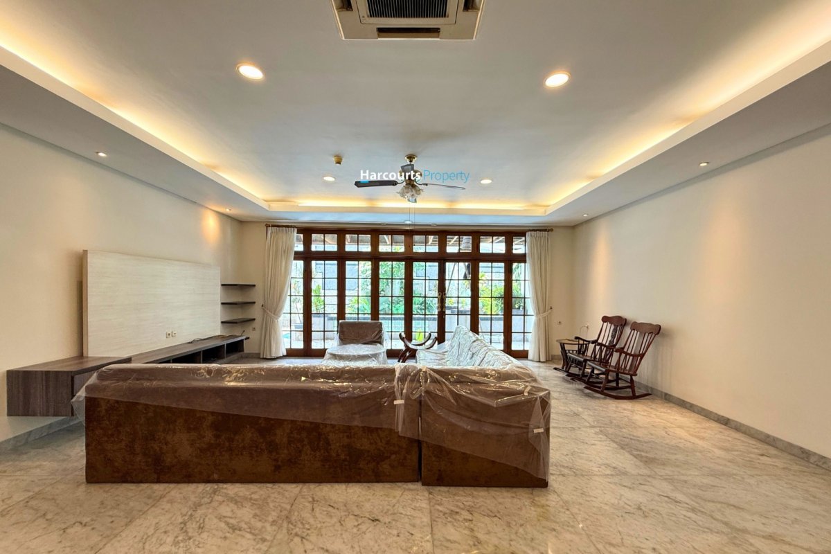 Disewakan Rumah Hunian Klasik Bangunan 2 Lantai di Sekolah Kencana, Pondok Indah - Foto 8