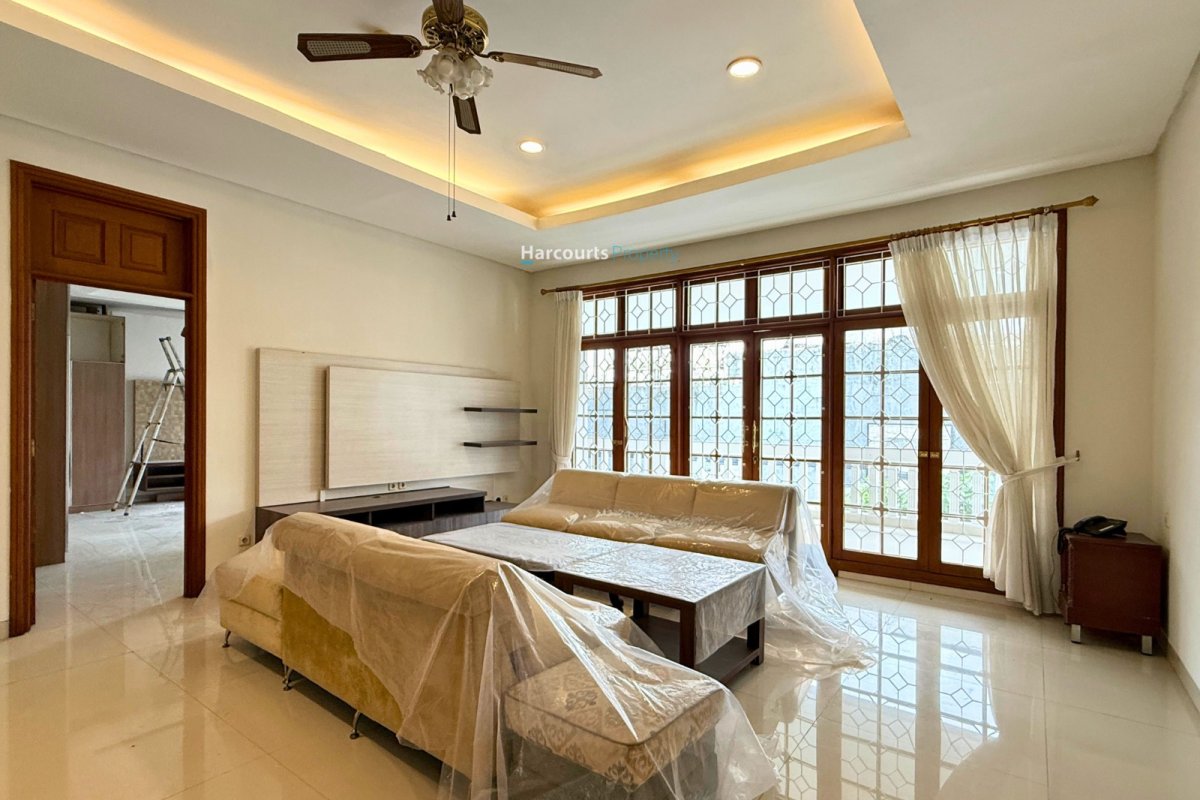Disewakan Rumah Hunian Klasik Bangunan 2 Lantai di Sekolah Kencana, Pondok Indah - Foto 12