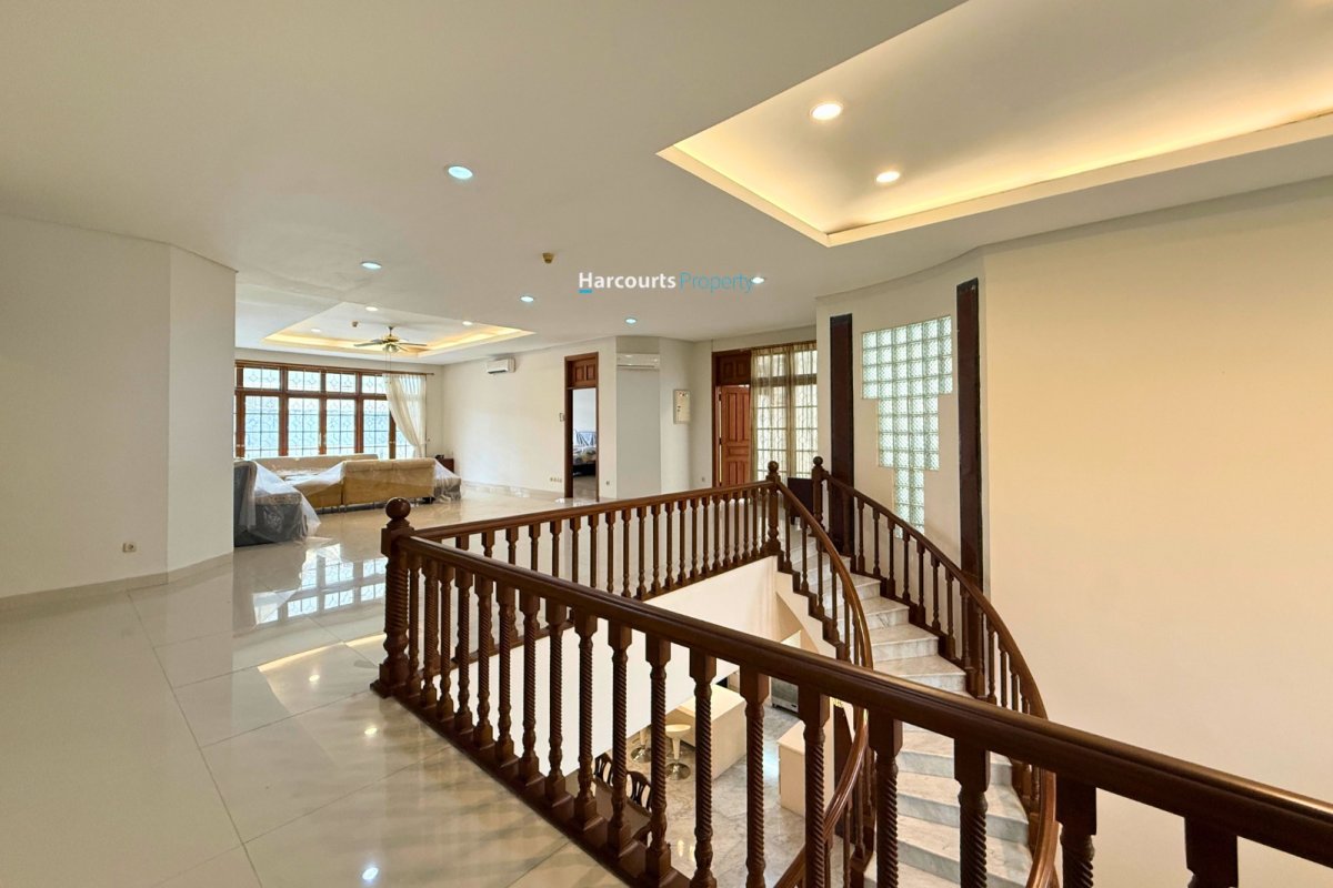 Disewakan Rumah Hunian Klasik Bangunan 2 Lantai di Sekolah Kencana, Pondok Indah - Foto 14