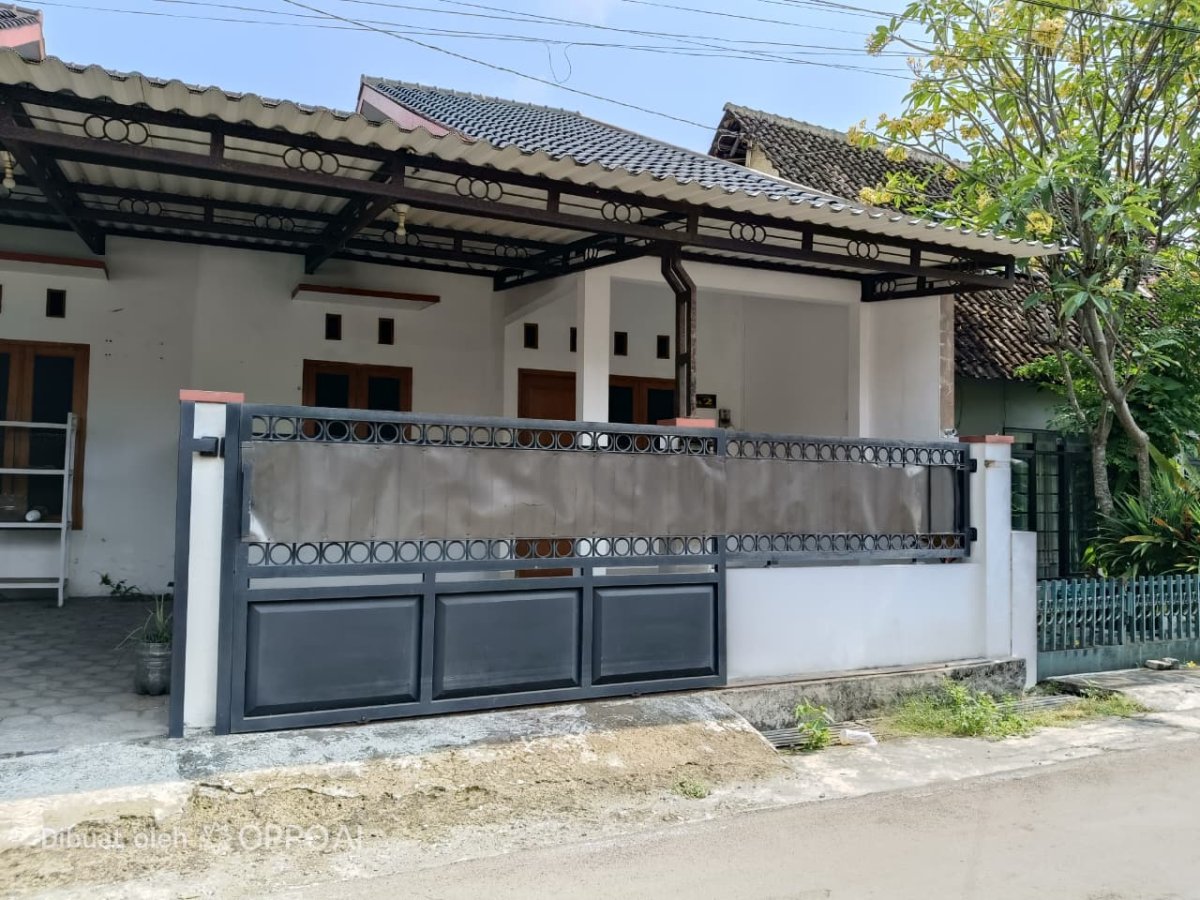 Rumah bagus strategis siap huni ( Ada 2 unit )