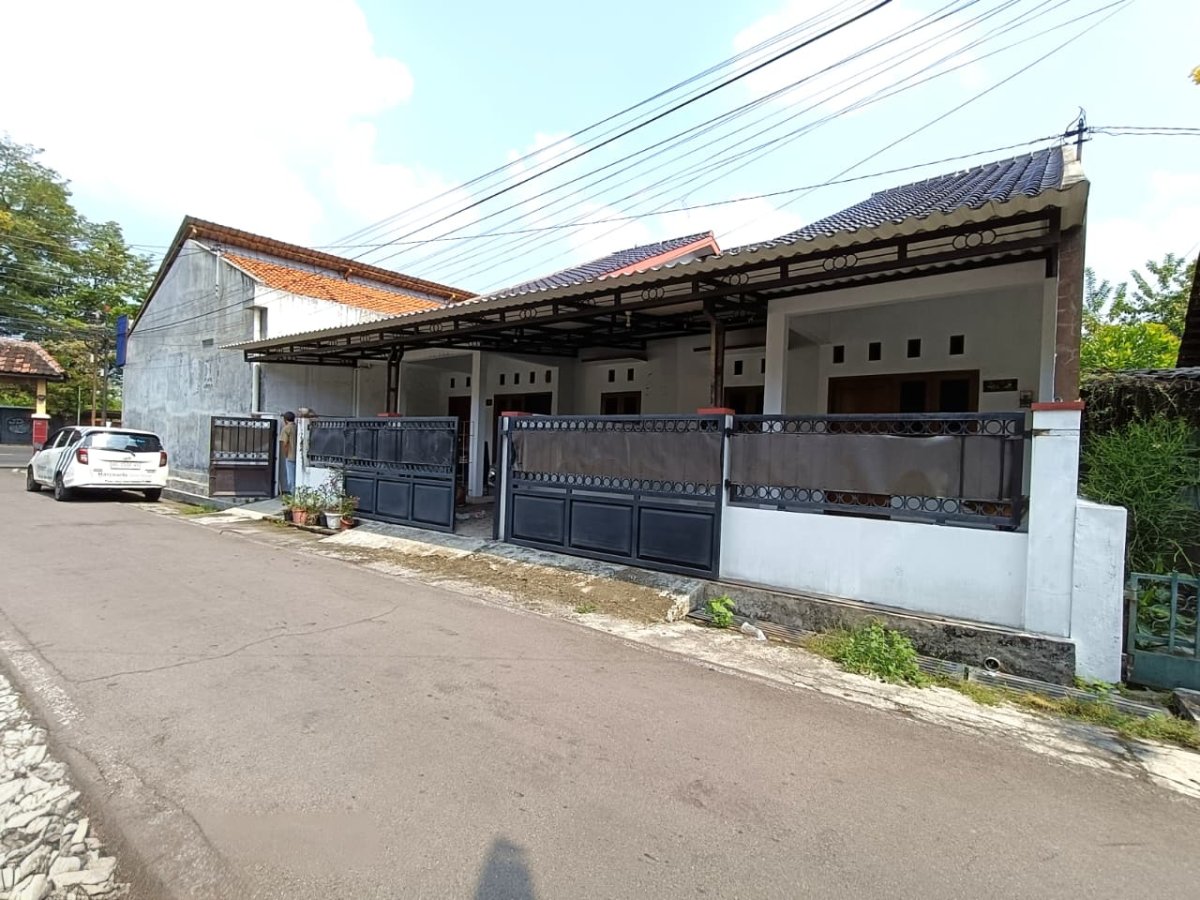 Rumah bagus strategis siap huni ( Ada 2 unit ) - Foto 3