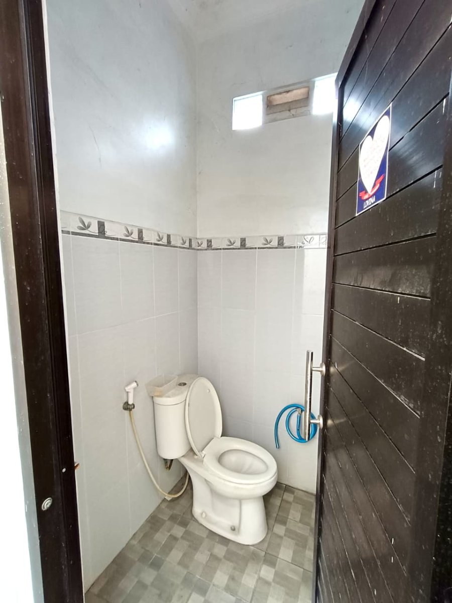 Rumah bagus strategis siap huni ( Ada 2 unit ) - Foto 12