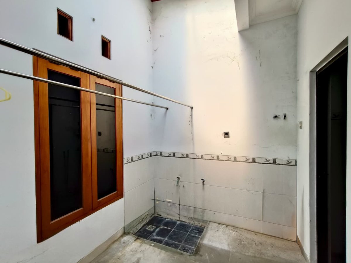 Rumah bagus strategis siap huni ( Ada 2 unit ) - Foto 14