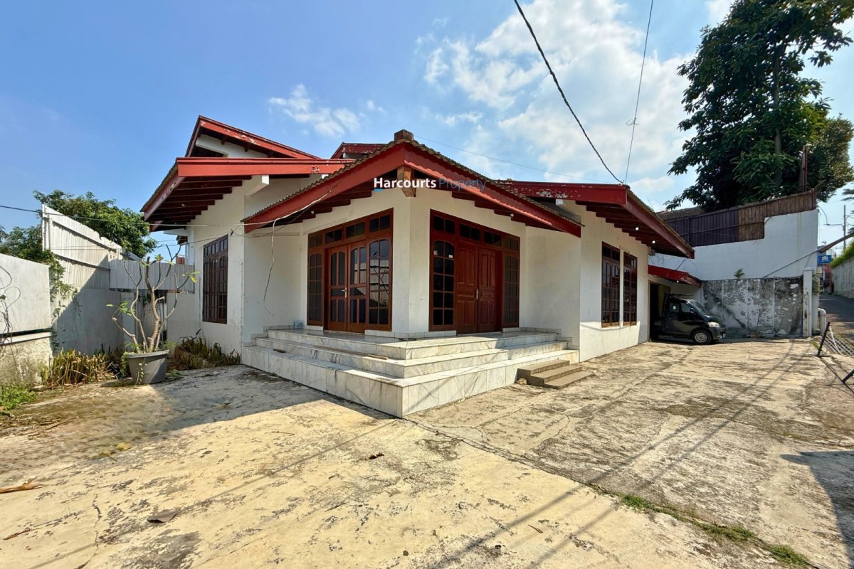 Disewakan Rumah Klasik Terawat Parkir Luas Area Jl. Bangka. - Foto 2