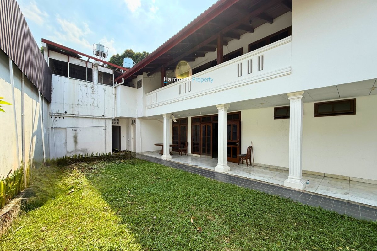 Disewakan Rumah Klasik Terawat Parkir Luas Area Jl. Bangka. - Foto 6