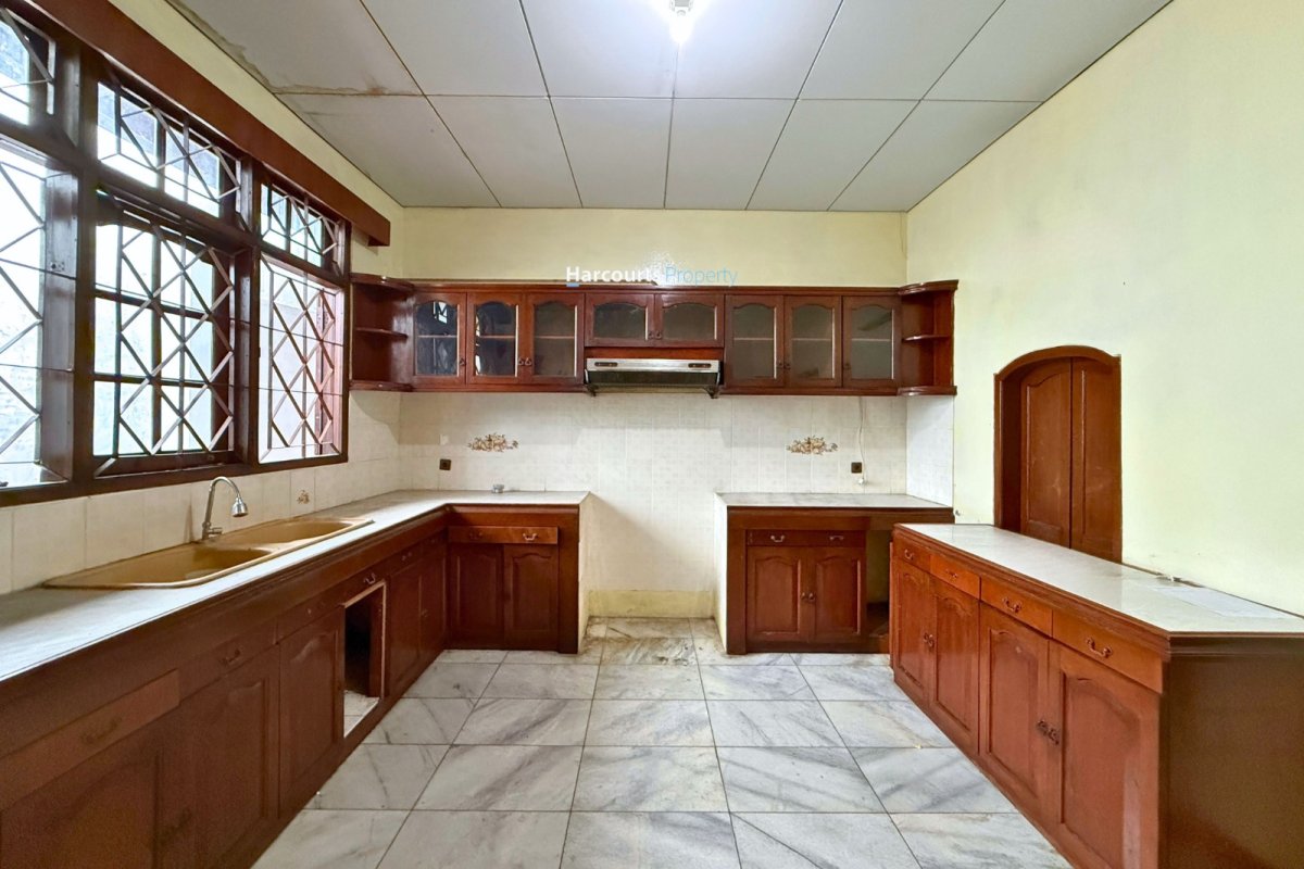 Disewakan Rumah Klasik Terawat Parkir Luas Area Jl. Bangka. - Foto 9