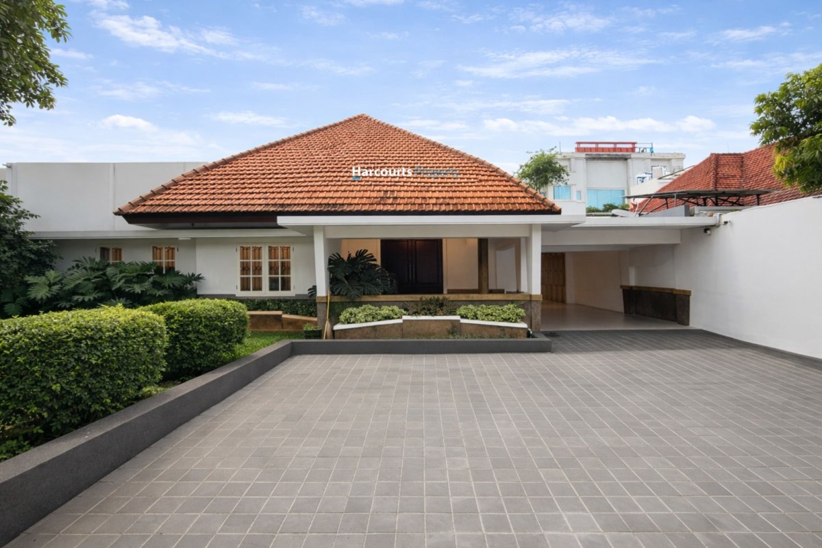 Menteng Area, Dijual Rumah Brandnew Bagus Lokasi Strategis di Menteng