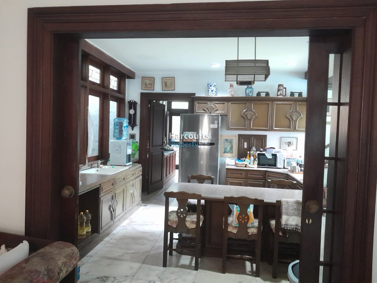 Dijual Rumah Bagus dan Terawat Lingkungan Asri Kawasan Prime Area Menteng - Foto 5