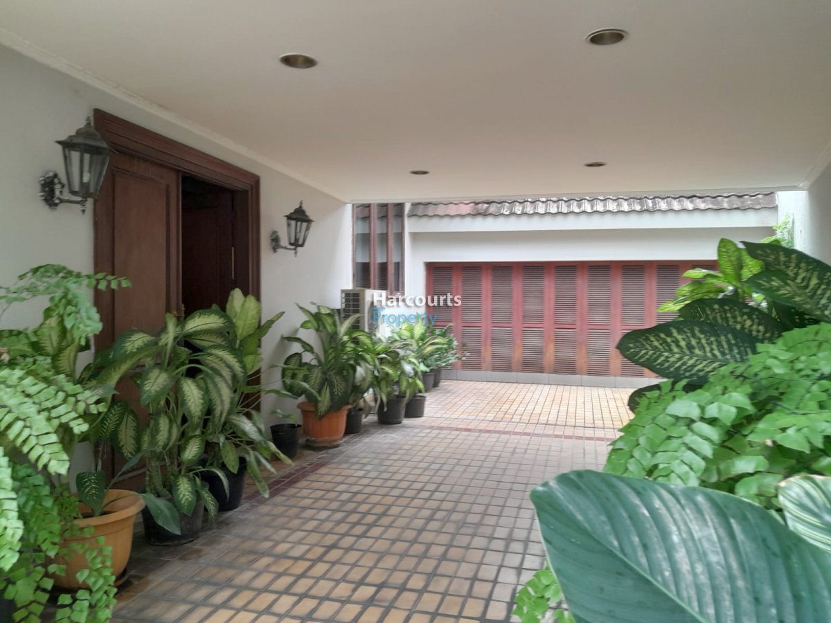 Dijual Rumah Bagus dan Terawat Lingkungan Asri Kawasan Prime Area Menteng - Foto 7