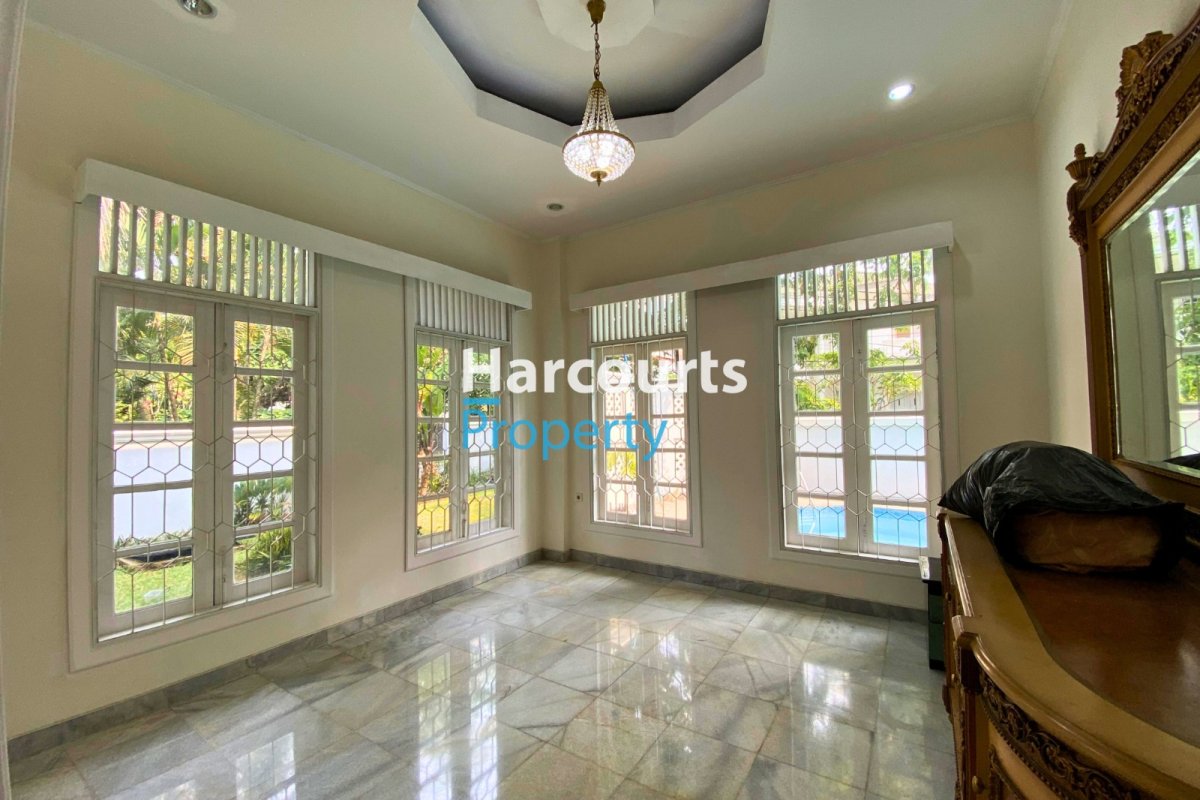 Dijual Rumah Klasik Bagus dan Terawat Lokasi Strategis Kawasan Elite di Kuningan - Foto 6