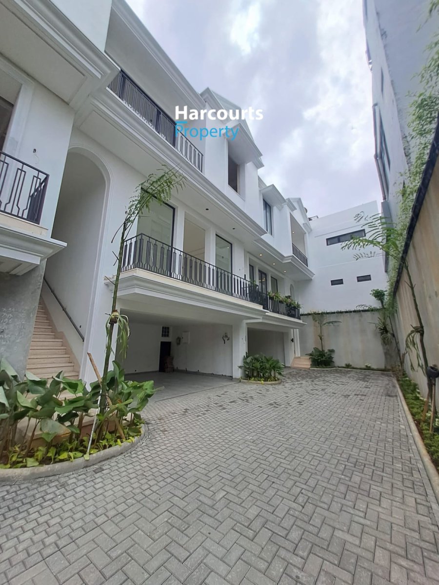 RUMAH KEBAYORAN BARU MULAI 12.250 M AREA RADIO DALAM AMERICAN CLASSIC SIAP HUNI