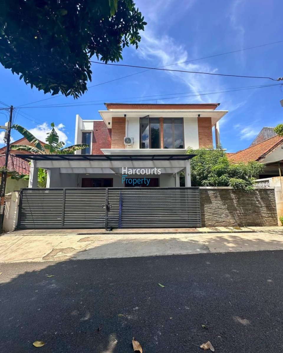 Disewakan Rumah Hunian 2 Lantai Area Jl. Mendawai Kebayoran Baru