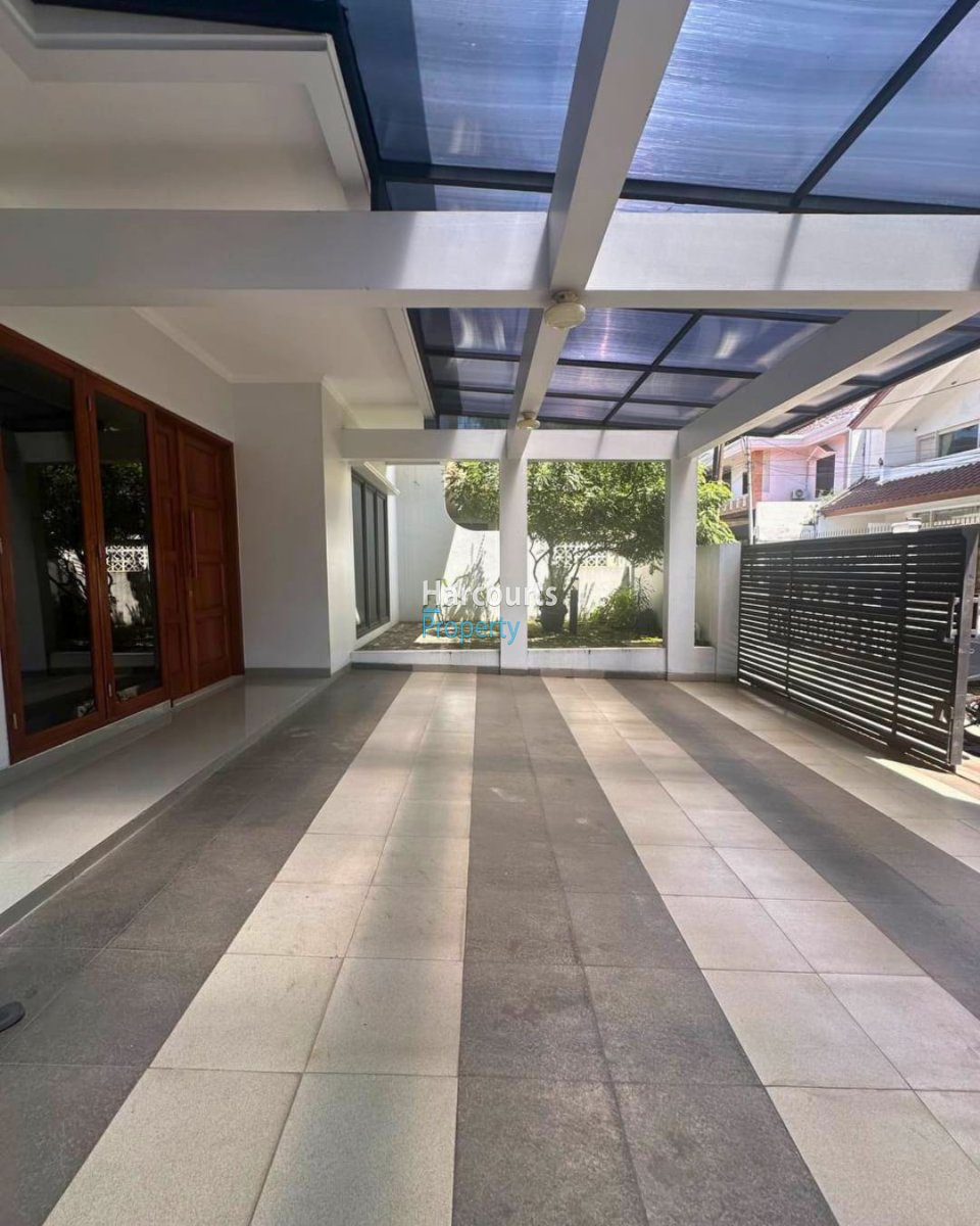 Disewakan Rumah Hunian 2 Lantai Area Jl. Mendawai Kebayoran Baru - Foto 2
