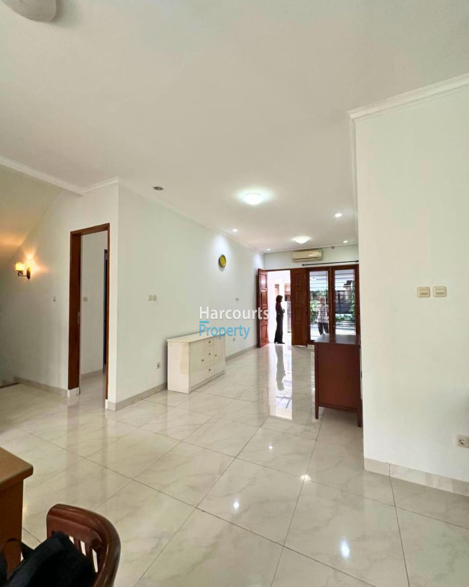 Disewakan Rumah Hunian 2 Lantai Area Jl. Mendawai Kebayoran Baru - Foto 3