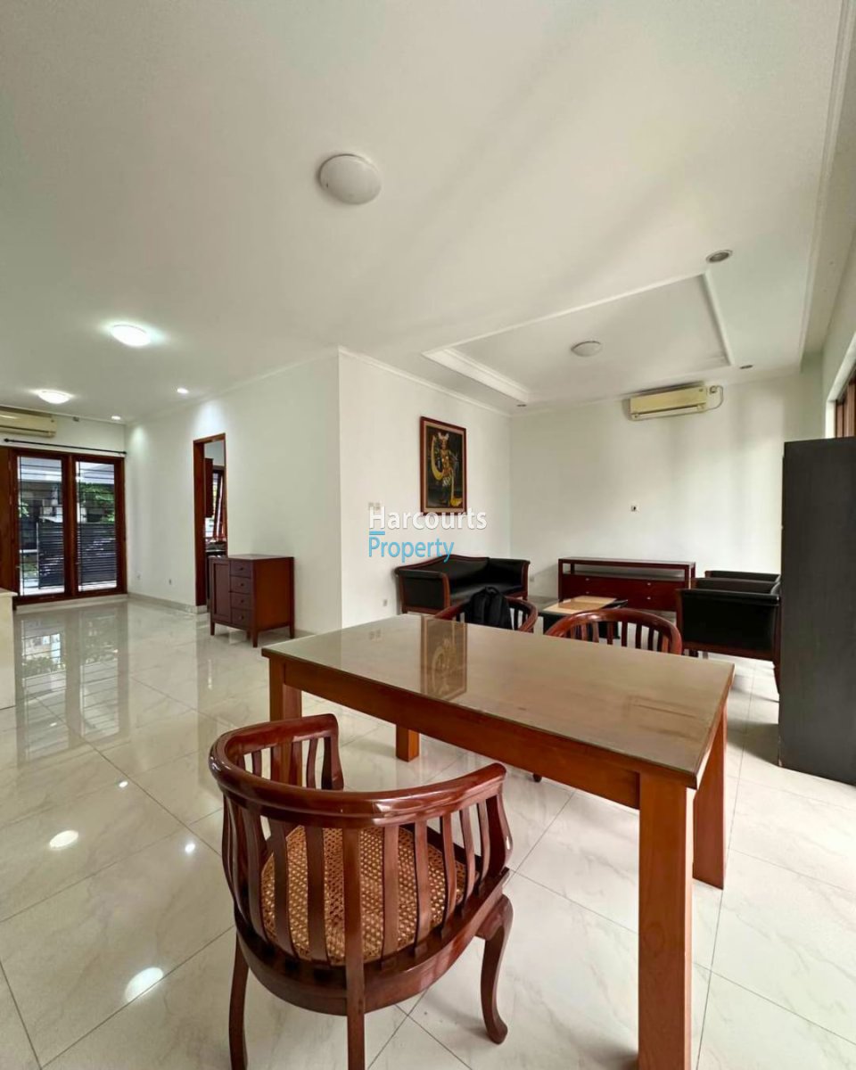 Disewakan Rumah Hunian 2 Lantai Area Jl. Mendawai Kebayoran Baru - Foto 4