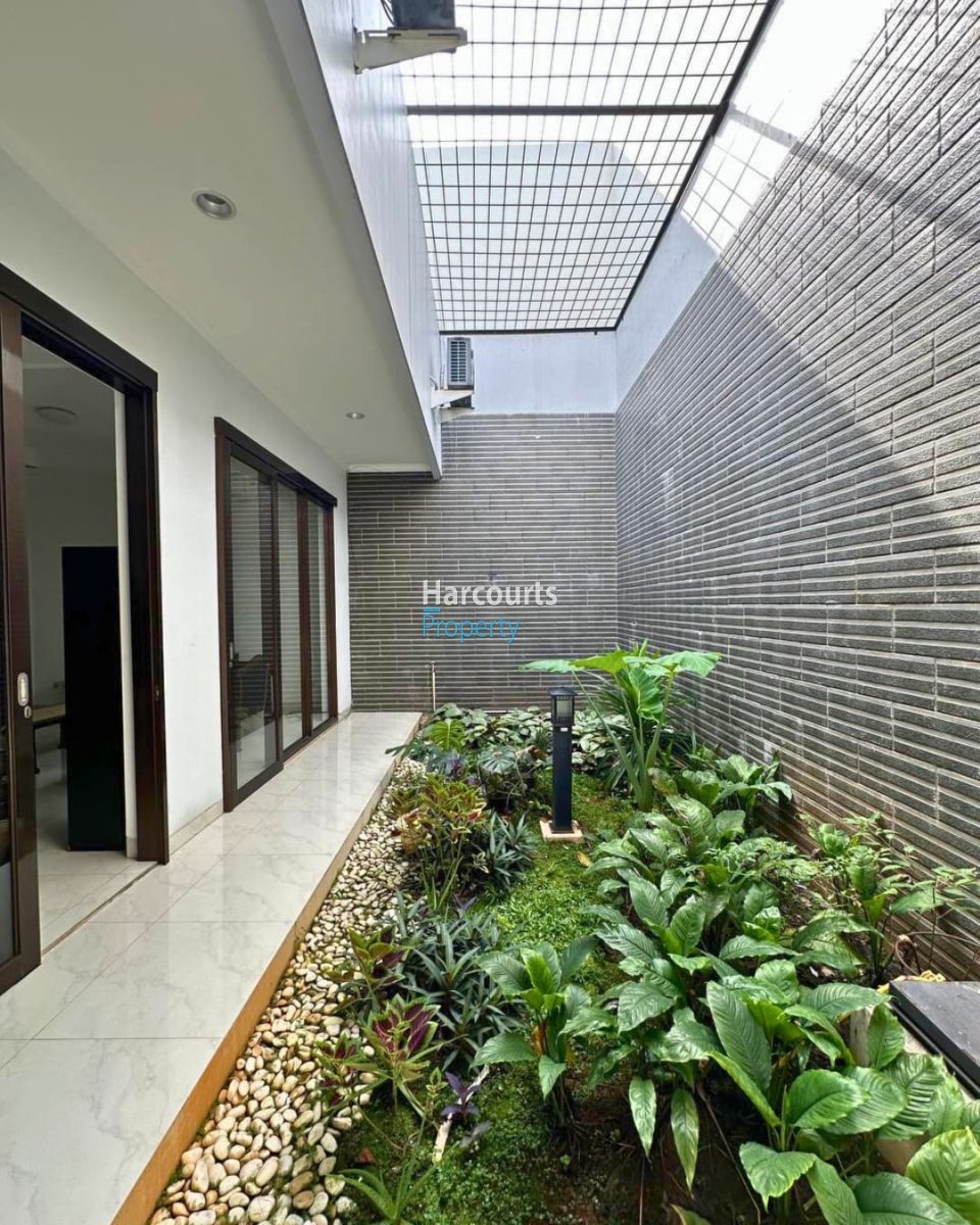 Disewakan Rumah Hunian 2 Lantai Area Jl. Mendawai Kebayoran Baru - Foto 8