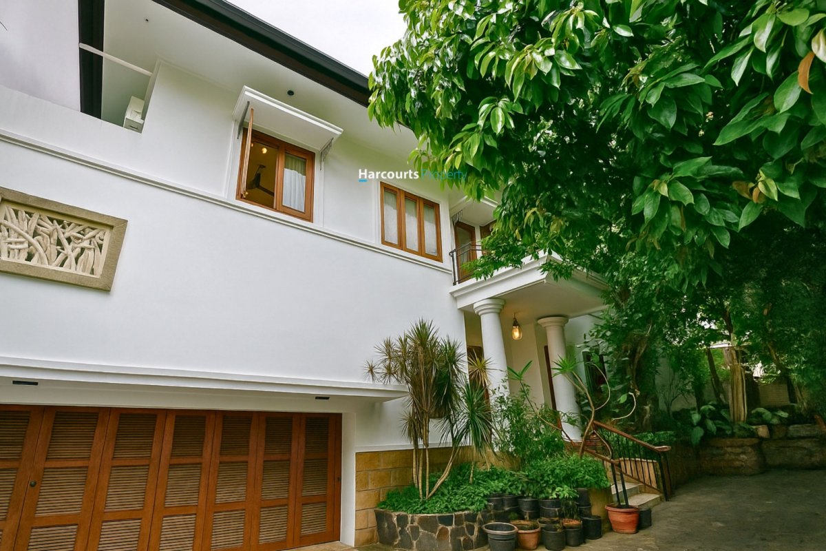 Disewakan Rumah Modern Classic Area Jl. Puri Mutiara Cipete