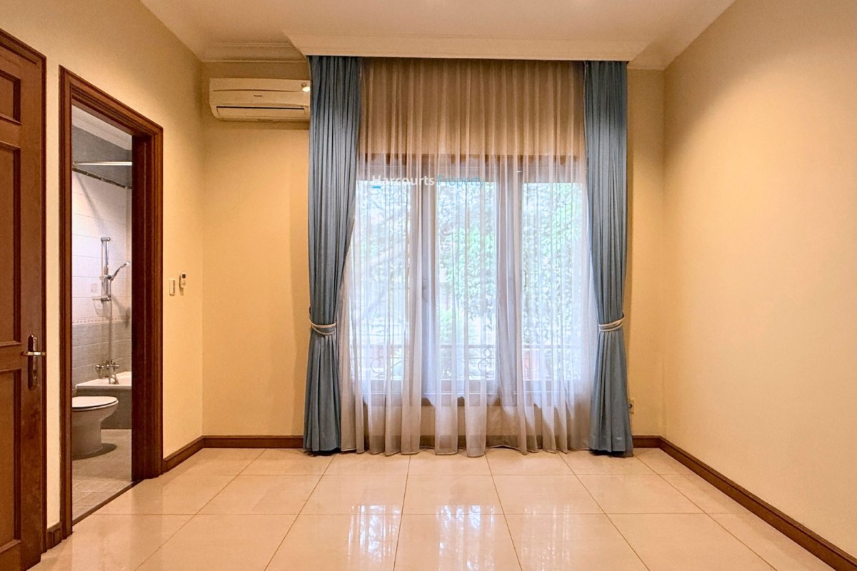Disewakan Rumah Hunian Mediteranean Klasik Lokasi Strategis di Pondok Indah - Foto 2