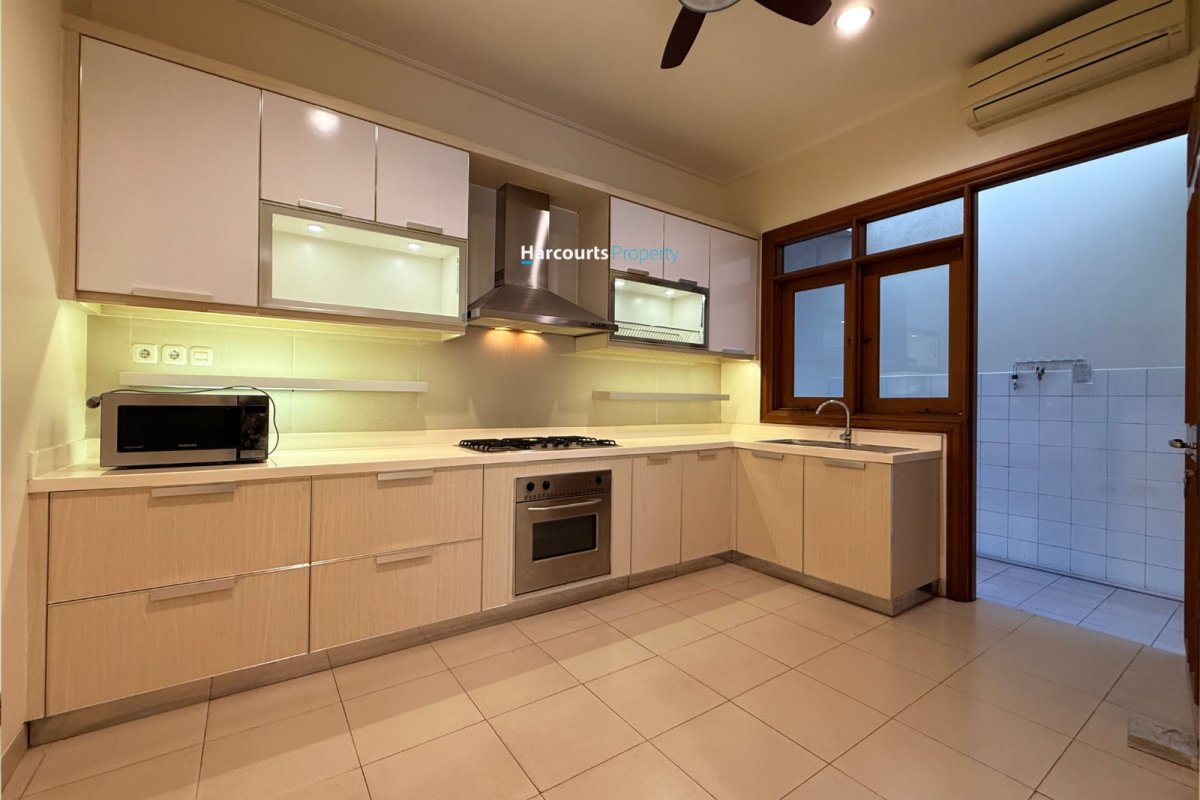 Disewakan Rumah Hunian Mediteranean Klasik Lokasi Strategis di Pondok Indah - Foto 8