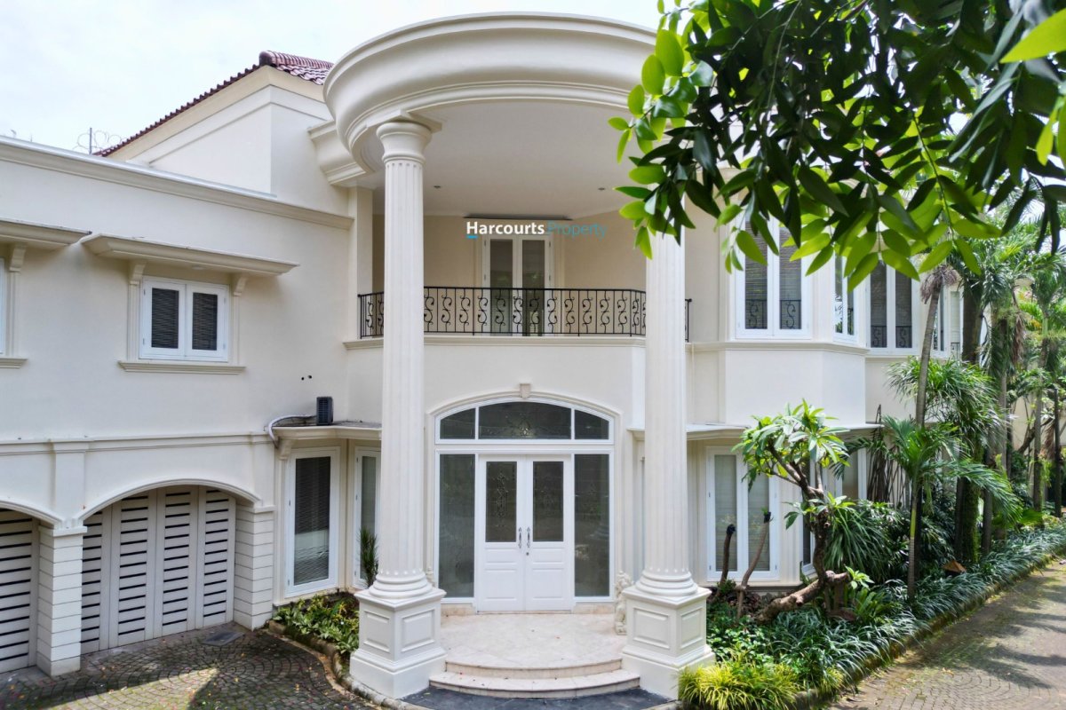Disewakan Rumah European Classic Area Jl. Jeruk Purut