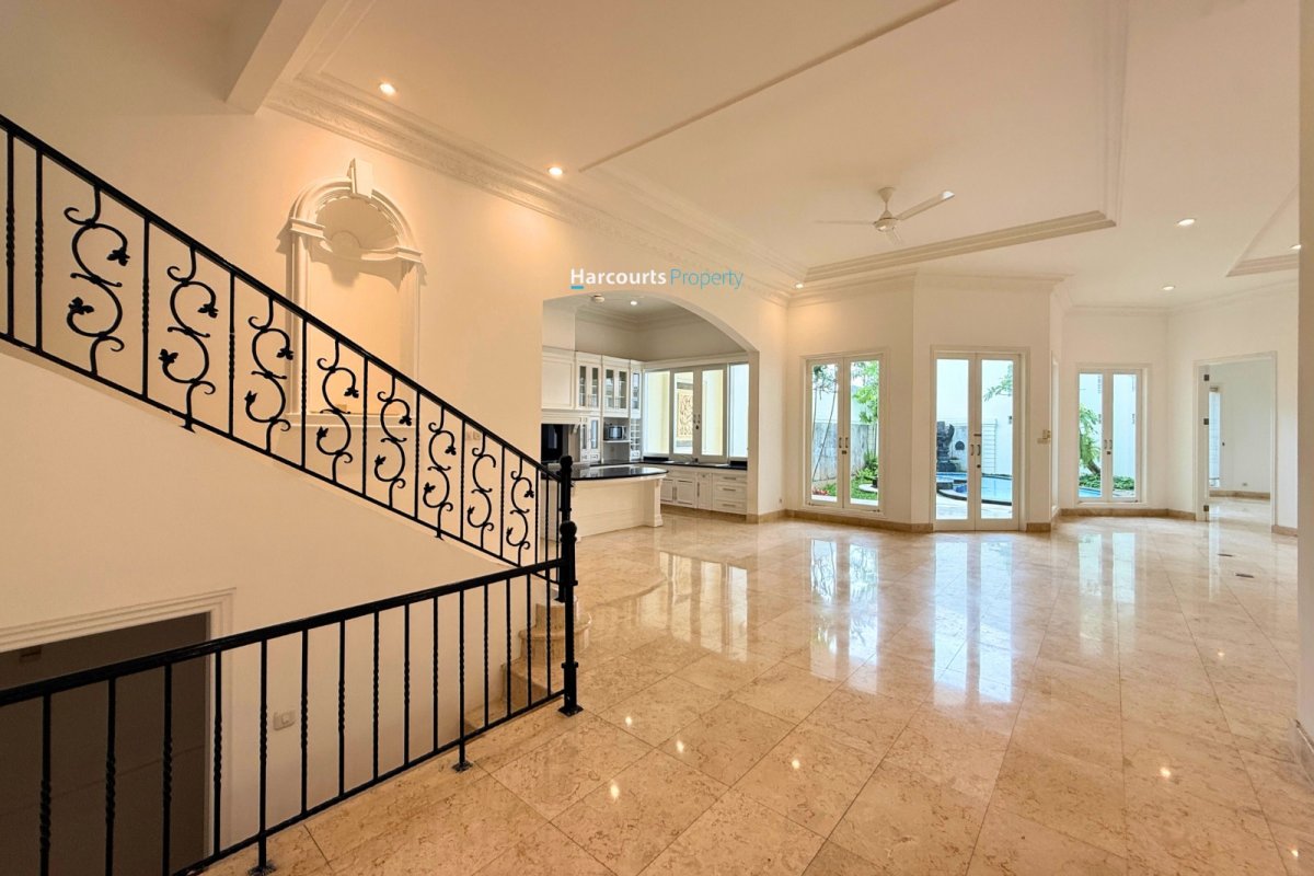 Disewakan Rumah European Classic Area Jl. Jeruk Purut - Foto 2