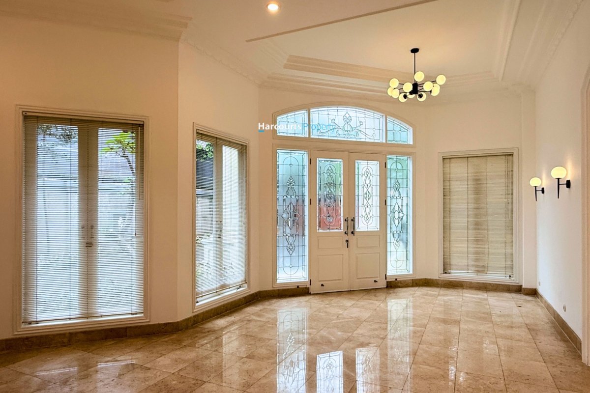 Disewakan Rumah European Classic Area Jl. Jeruk Purut - Foto 4