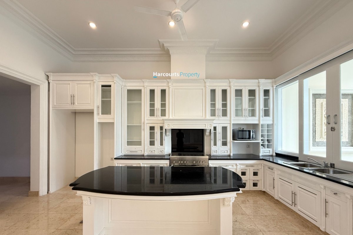 Disewakan Rumah European Classic Area Jl. Jeruk Purut - Foto 6