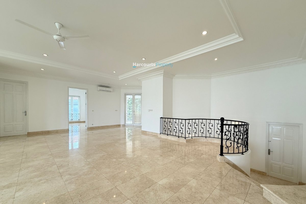 Disewakan Rumah European Classic Area Jl. Jeruk Purut - Foto 9
