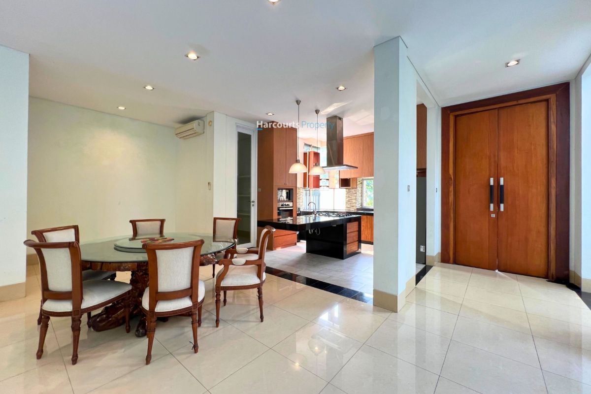 Disewakan Rumah Modern Ethinc Lingkungan Tenang dan Asri di Pondok Indah - Foto 2
