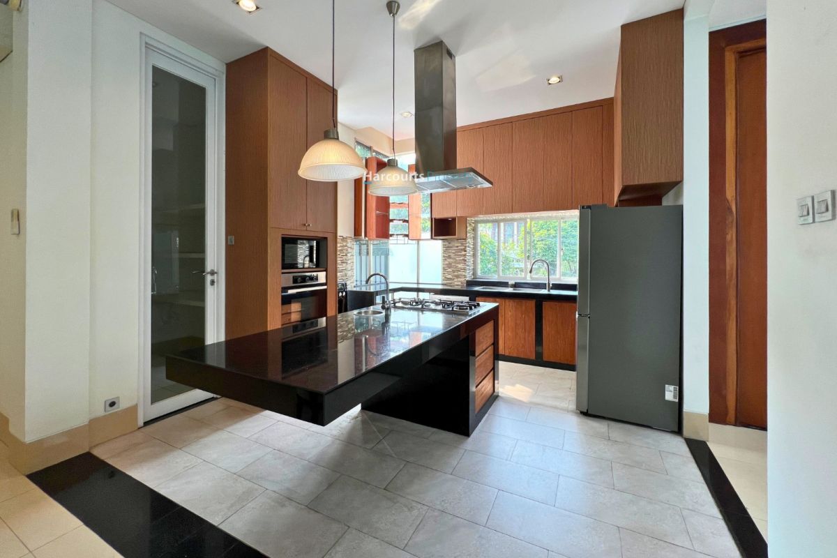 Disewakan Rumah Modern Ethinc Lingkungan Tenang dan Asri di Pondok Indah - Foto 5