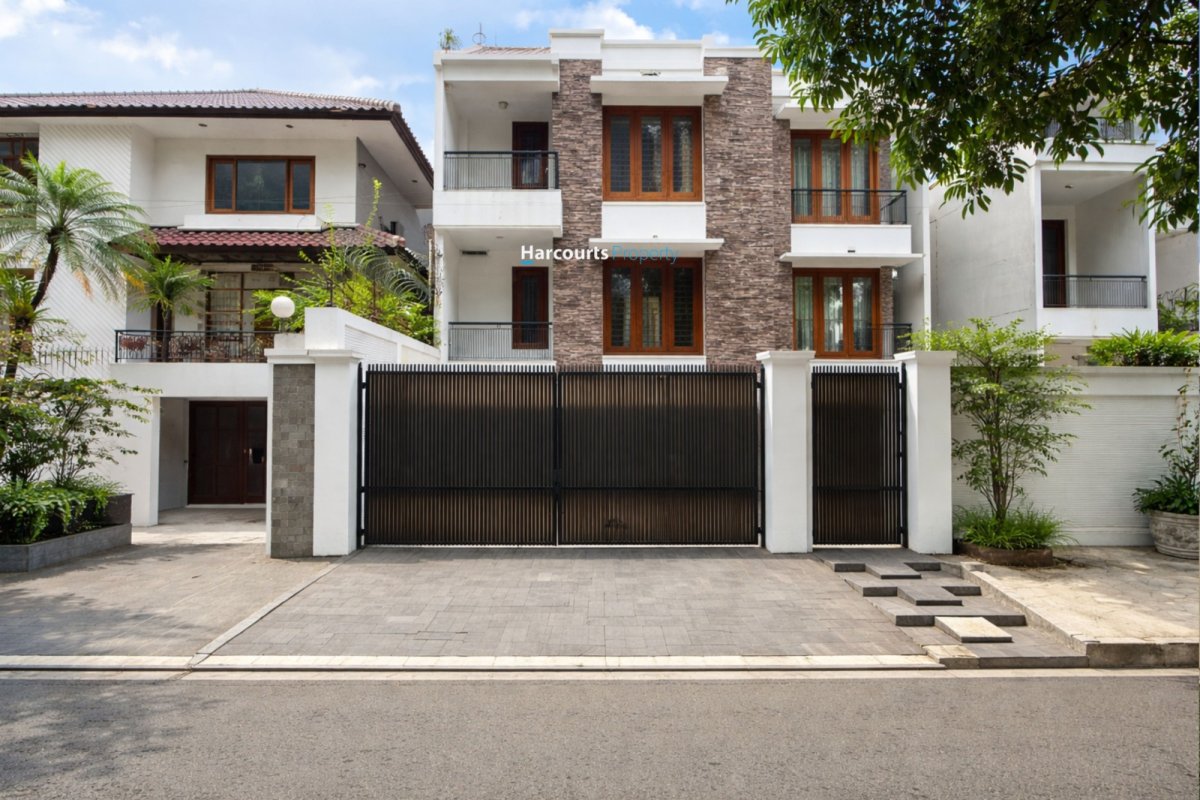 Disewakan Rumah Modern Tropical Jl. Sekolah Duta, Pondok Indah