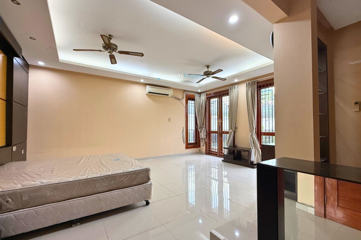 Disewakan Rumah Modern Tropical Jl. Sekolah Duta, Pondok Indah - Foto 11