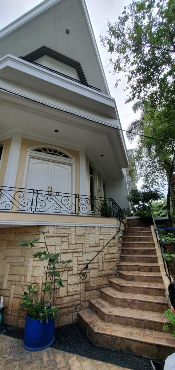 Rumah Klasik Mewah di Pondok Indah