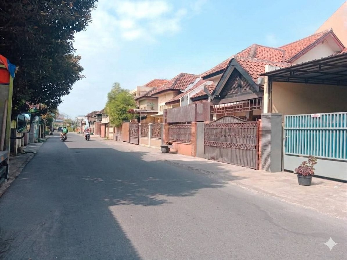 Rumah dekat Luwes Gentan, Cocok untuk Usaha - Foto 2