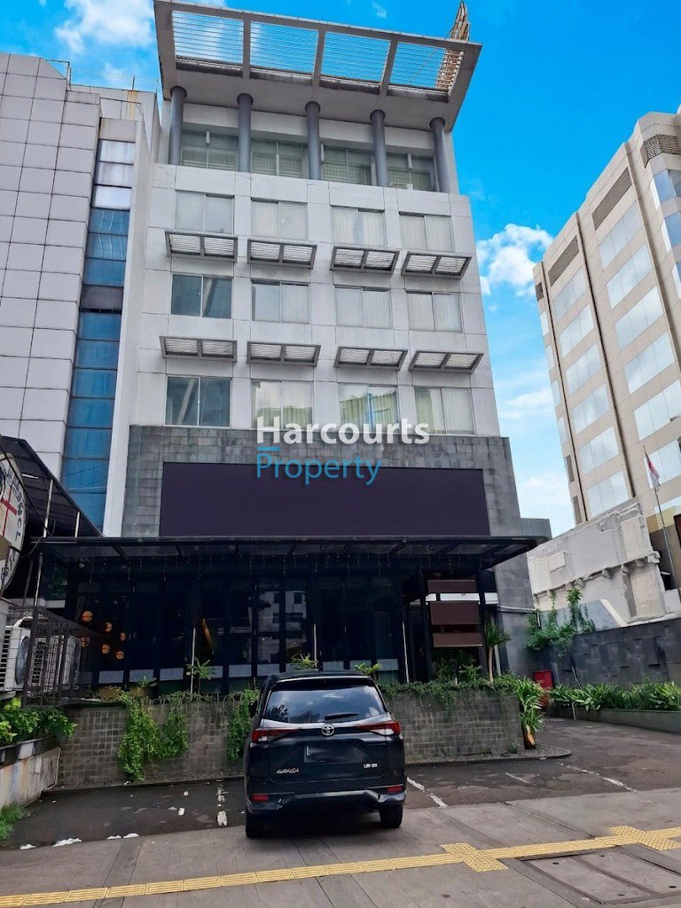 Dijual Gedung 6 Lantai Lokasi Strategis di Menteng