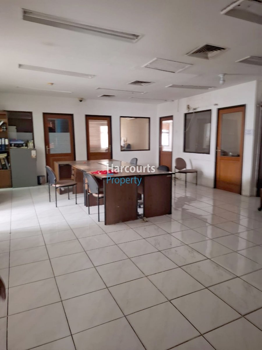 Dijual Gedung Lama Lokasi Strategis di Jl. Wahid Hasyim, Menteng - Foto 2