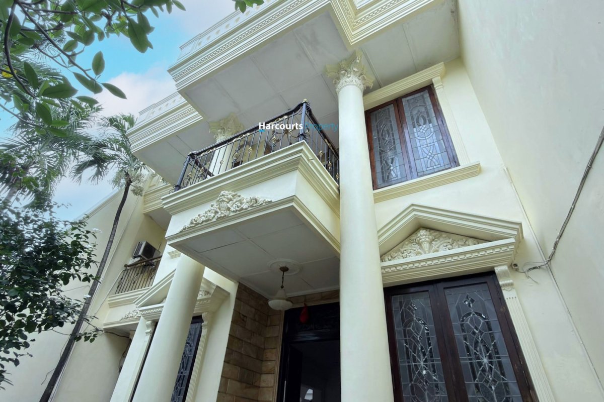 Barang langka!! Disewakan Rumah American Classic Lokasi Strategis Area Menteng