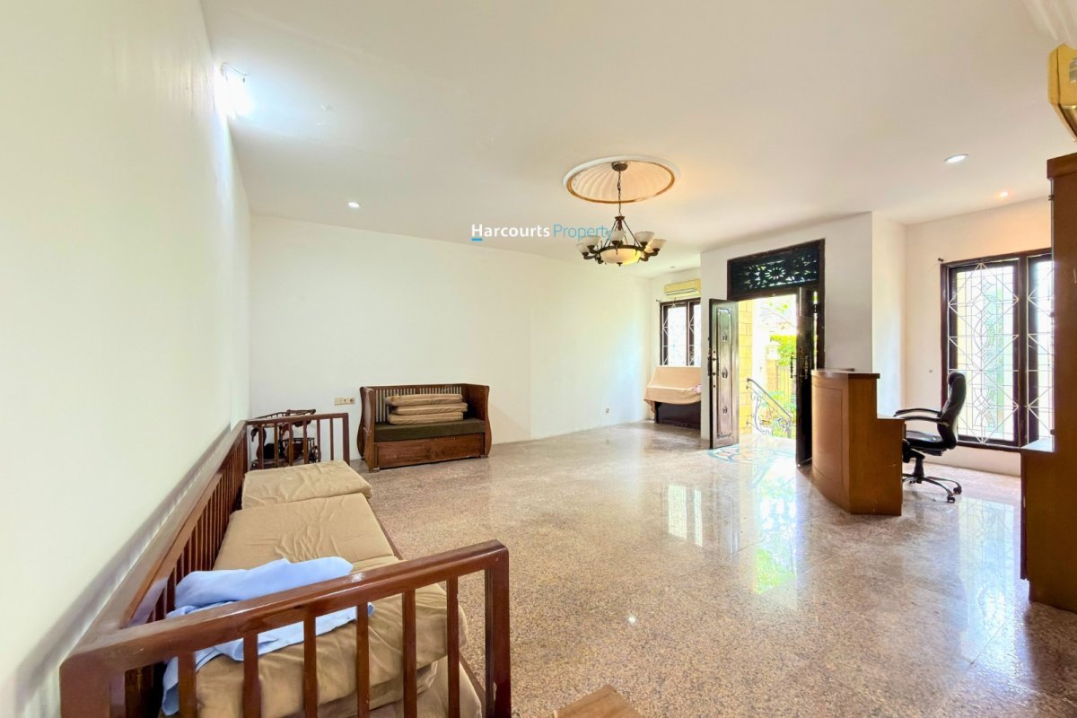 Barang langka!! Disewakan Rumah American Classic Lokasi Strategis Area Menteng - Foto 3