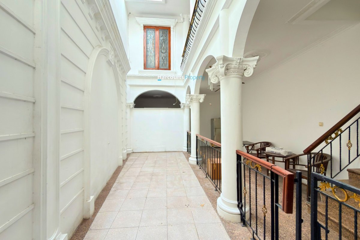 Barang langka!! Disewakan Rumah American Classic Lokasi Strategis Area Menteng - Foto 5