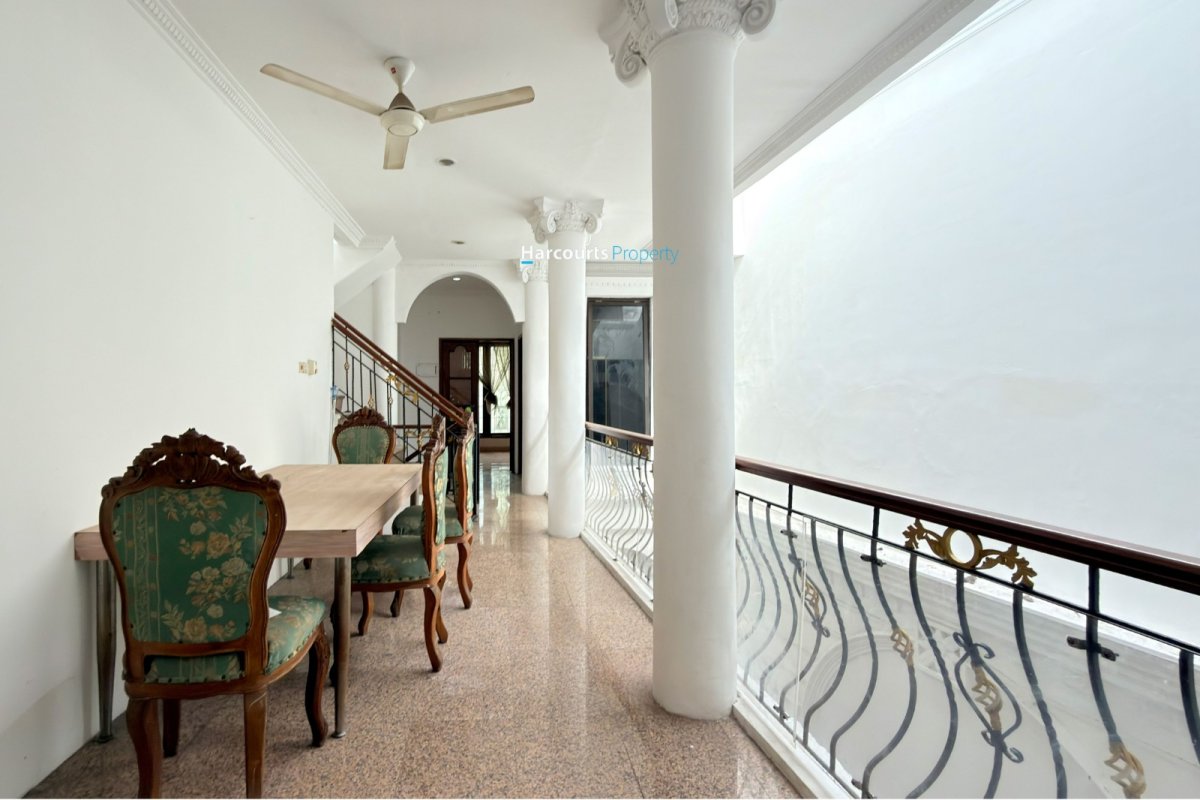 Barang langka!! Disewakan Rumah American Classic Lokasi Strategis Area Menteng - Foto 9