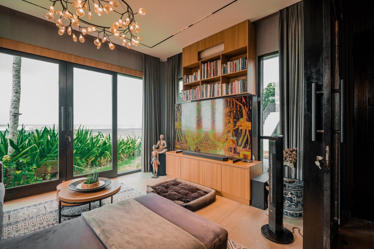 LUXURY BEACHFRONT VILLA DI GIANYAR - BALI