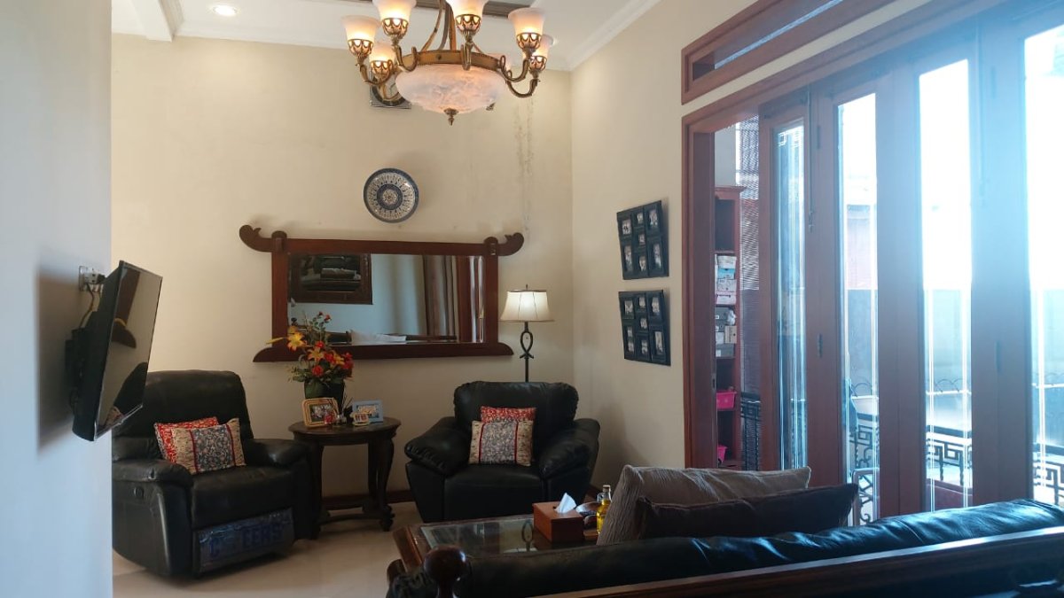 Rumah Mewah Full Furnished 2,5 Lantai di Colomadu, Solo Elegan, Luas & Siap Huni - Foto 7