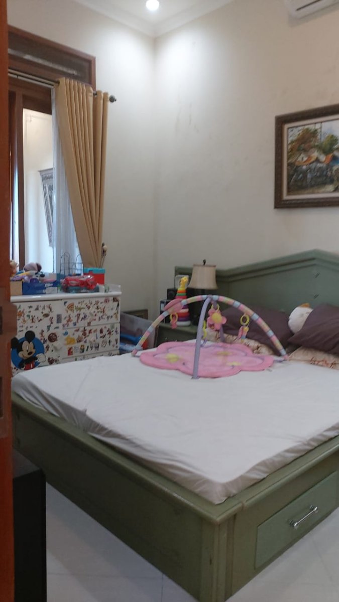Rumah Mewah Full Furnished 2,5 Lantai di Colomadu, Solo Elegan, Luas & Siap Huni - Foto 8