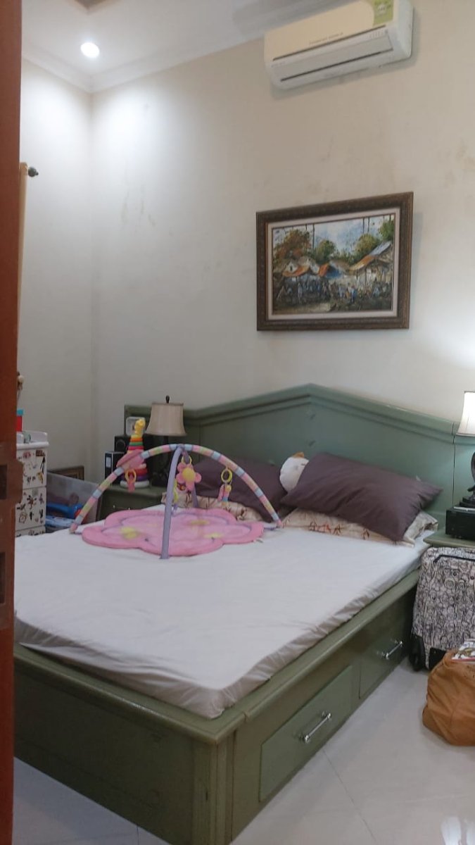 Rumah Mewah Full Furnished 2,5 Lantai di Colomadu, Solo Elegan, Luas & Siap Huni - Foto 9